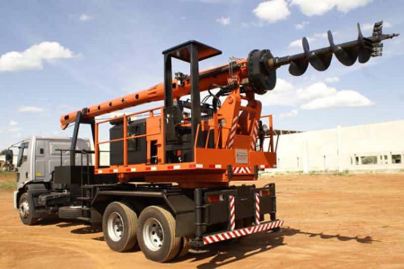 Estaca escavada mecanizada